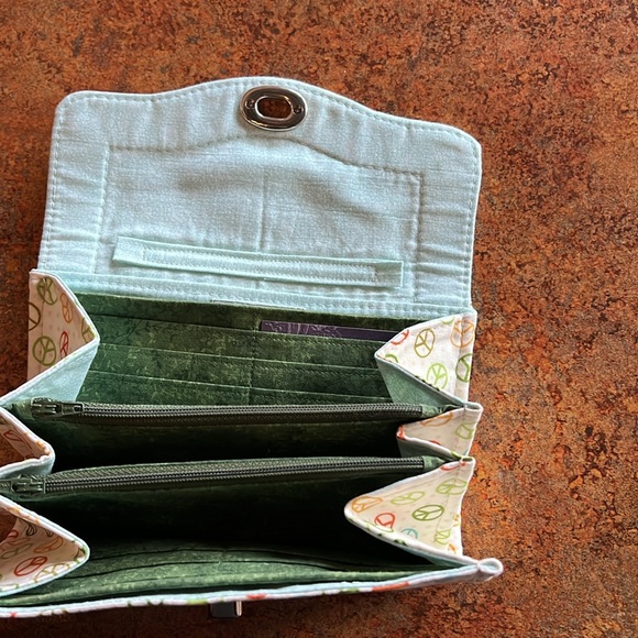 Ladies Clutch Wallet - Picture 4 of 4